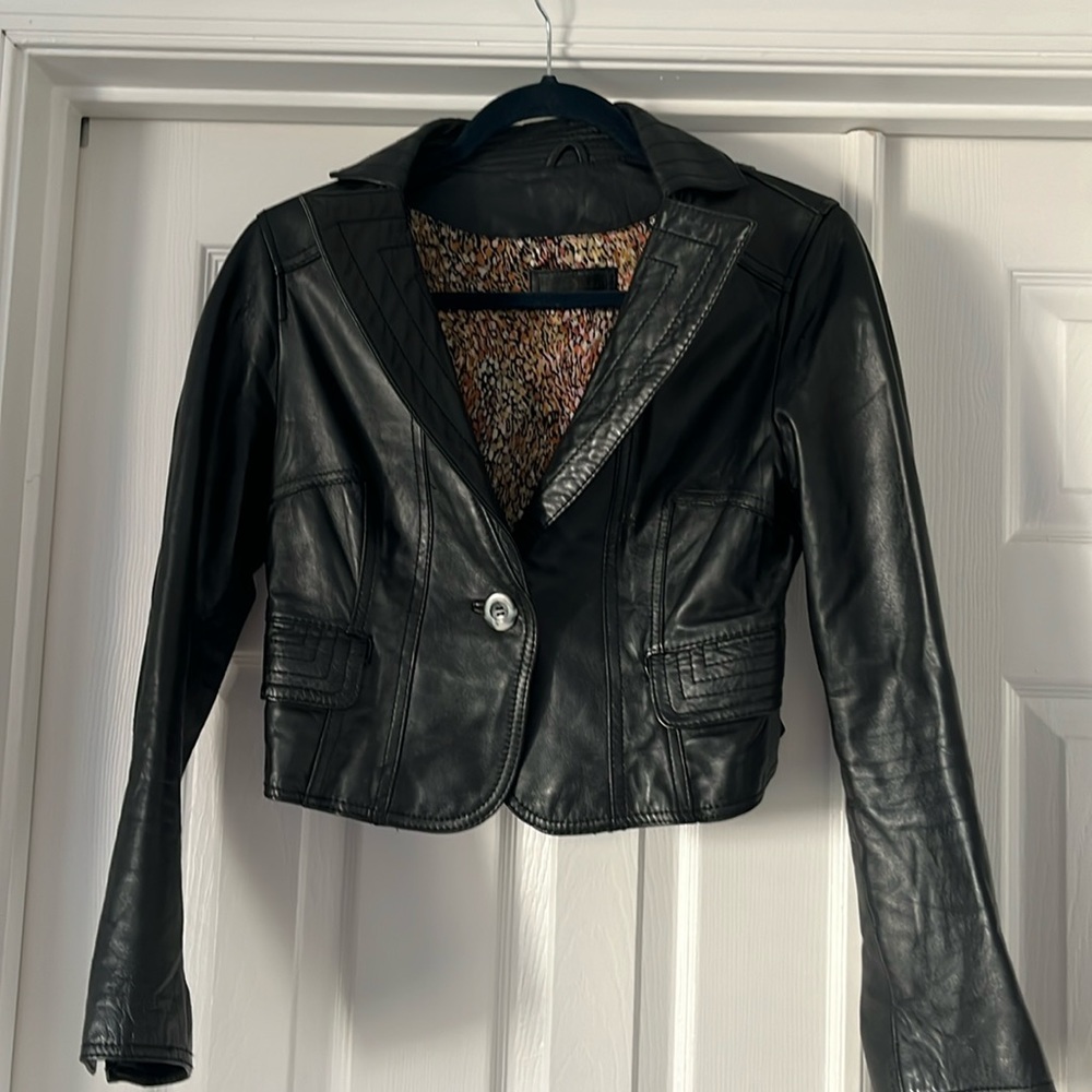 100% Leather Women’s Black Cropped Jacket